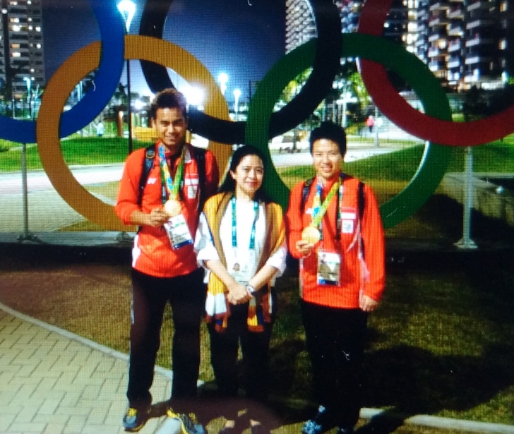 Menko PMK bersama atlet bulutangkis ganda campuran, Tantowi Ahmad dan Liliyana Natsir, peraih emas Olimpiade Rio 2016