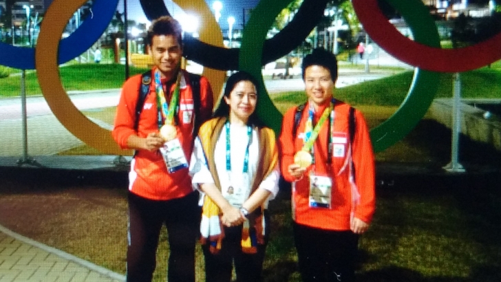 Menko PMK bersama atlet bulutangkis ganda campuran, Tantowi Ahmad dan Liliyana Natsir, peraih emas Olimpiade Rio 2016